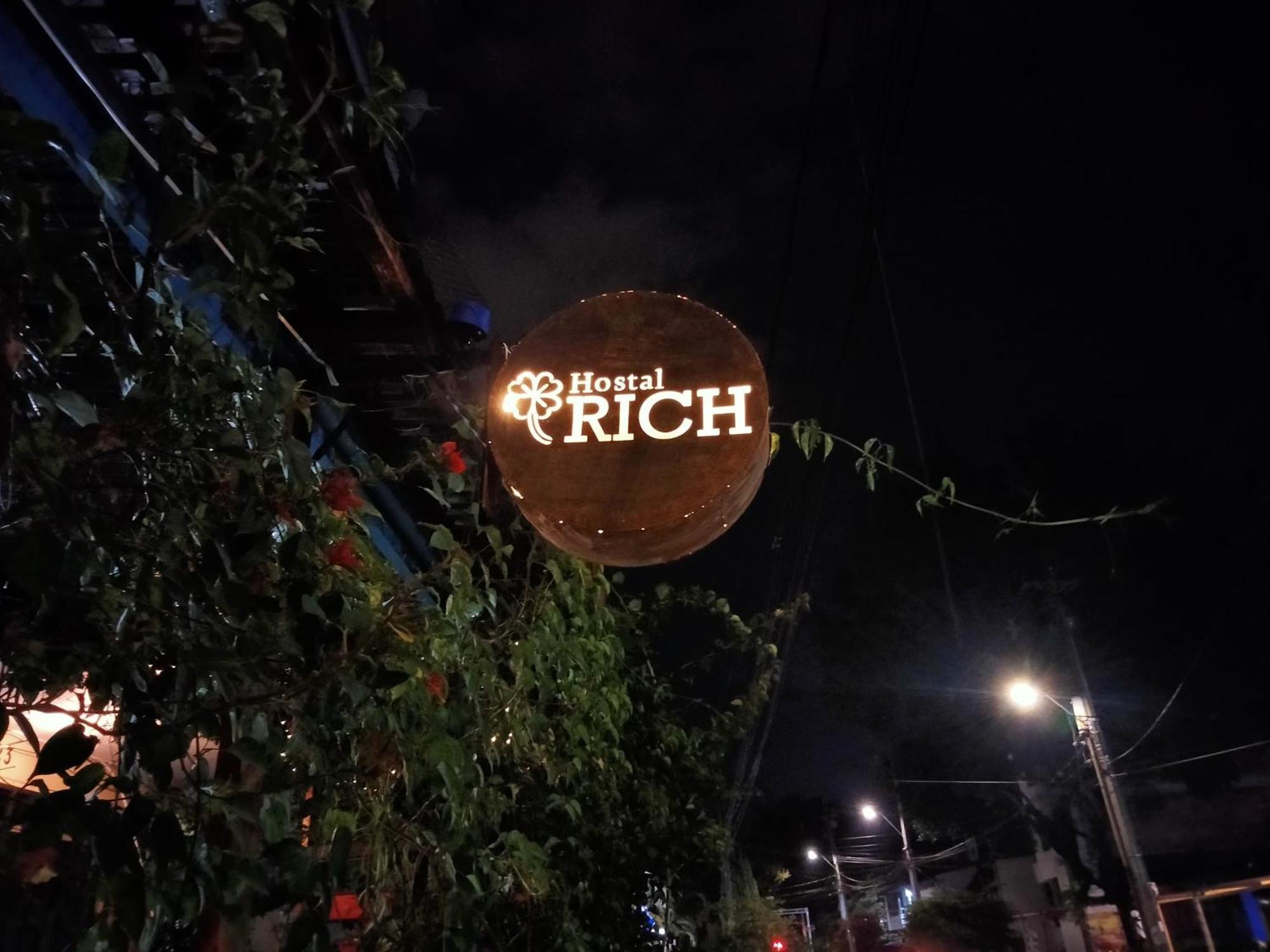 Hostal Rich Medellin Ngoại thất bức ảnh